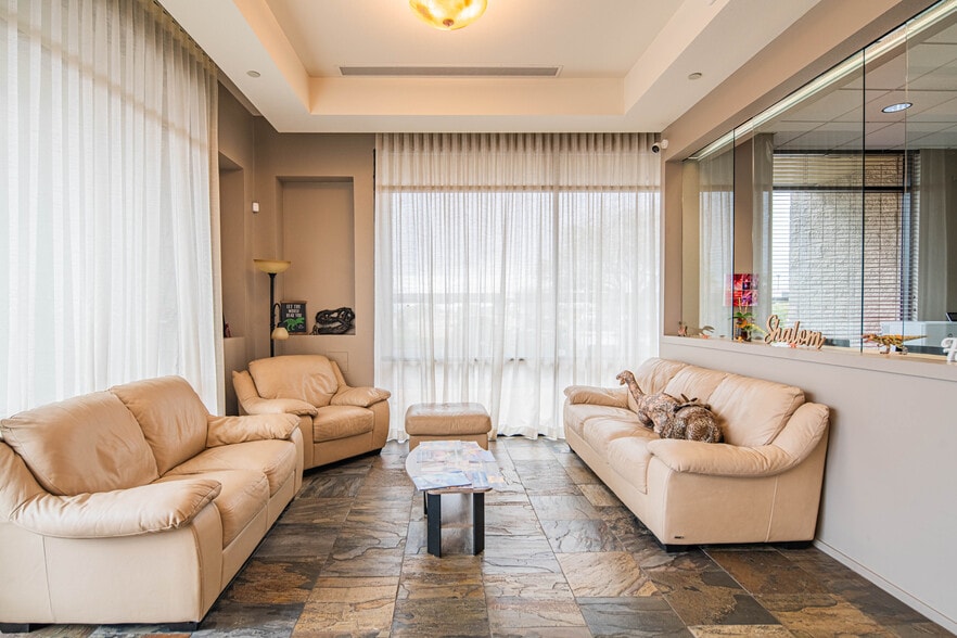 More Photos Of 12515 W Bell Rd, Surprise Office For Lease