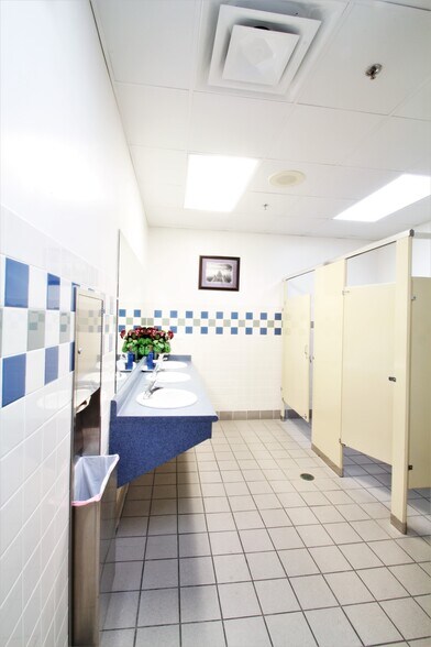 More Photos Of 14240 Dante Ave, Dolton Loft Creative Space For Lease