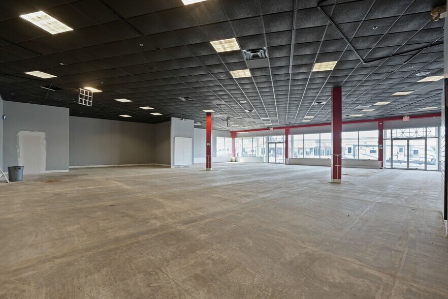 More Photos Of 1100 McArthur Rd, Jeffersonville Light Distribution For Lease