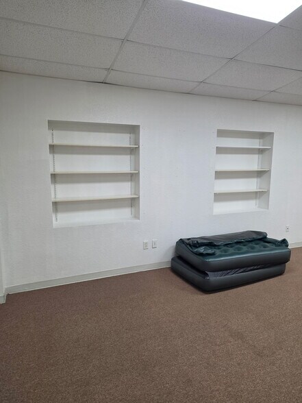 More Photos Of 20037 Kenilworth Blvd, Port Charlotte Industrial For Lease
