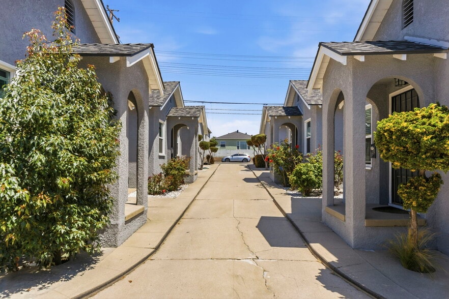 More Photos Of 1047 W 7th St, San Pedro Multifamily For Sale