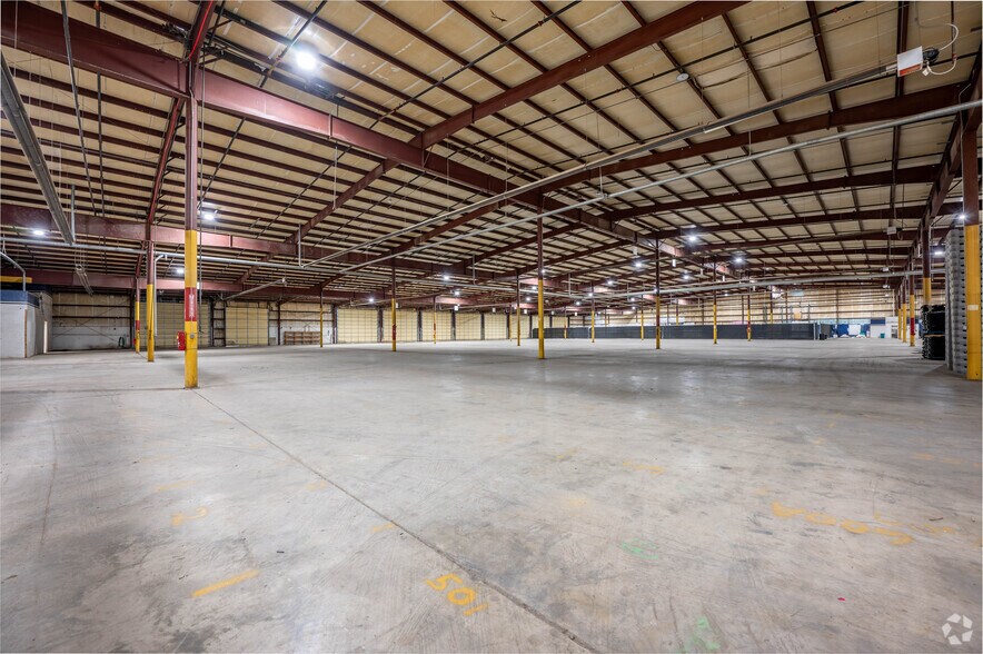 More Photos Of 325 12th St SE, Linton Manufacturing For Lease
