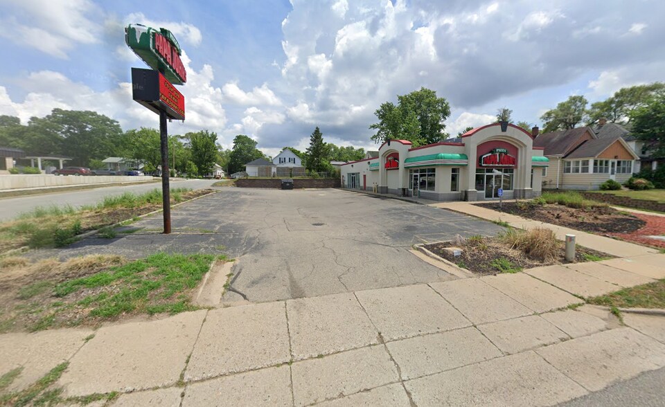 Primary Photo Of 2452 Alpine Ave NW, Walker General Retail For Lease
