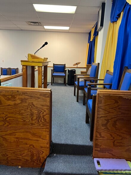 More Photos Of 52 Gray St, Newark Religious Facility For Sale