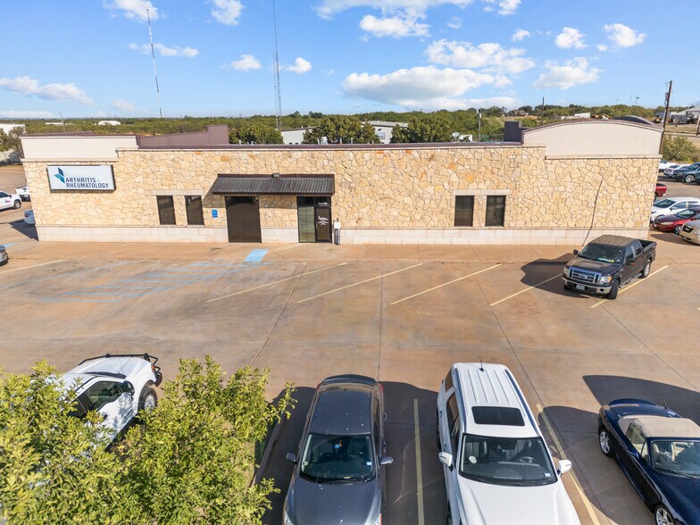 More Photos Of 5800 Kell Blvd, Wichita Falls Medical For Sale