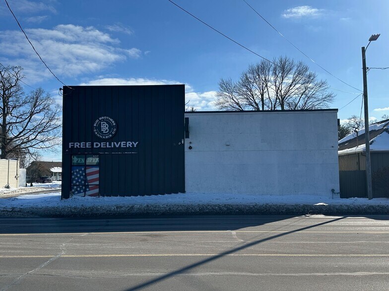 Primary Photo Of 537 W Columbia Ave, Battle Creek Freestanding For Sale