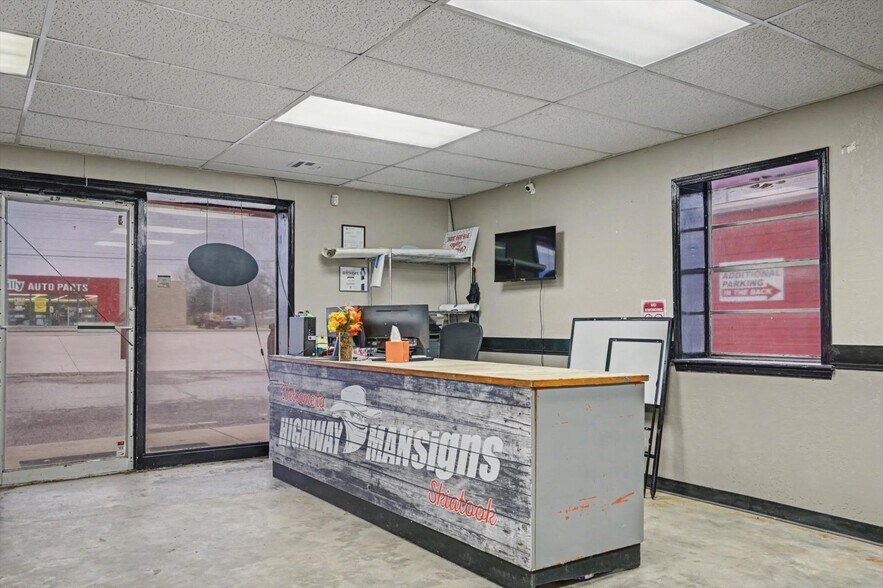 More Photos Of 603 W Rogers Blvd, Skiatook Freestanding For Sale