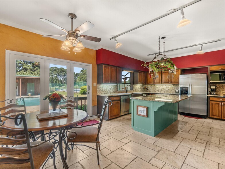 More Photos Of 1173 FM 130, Daingerfield Specialty For Sale