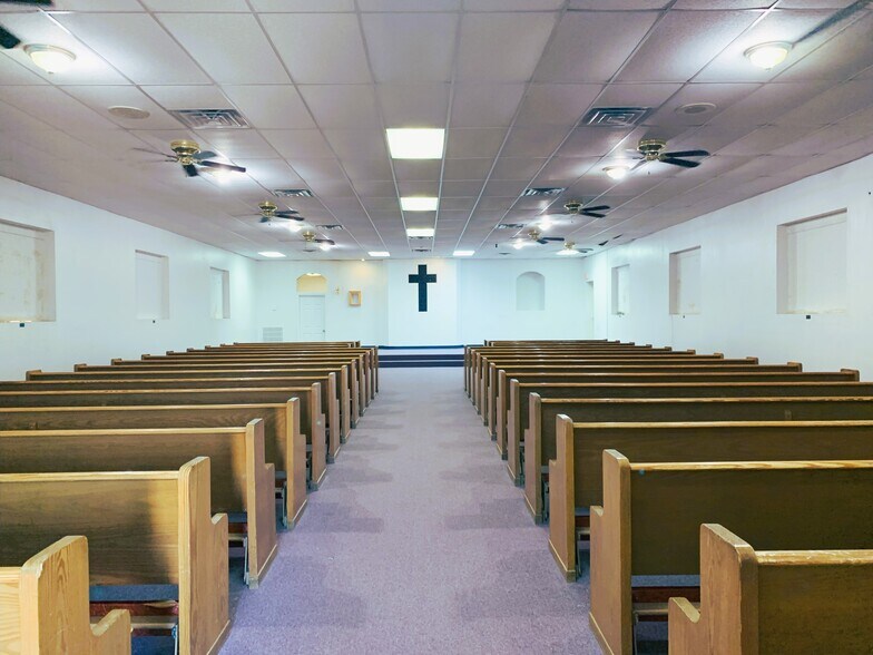 More Photos Of 2202 Upland Ave, Lubbock Flex For Sale