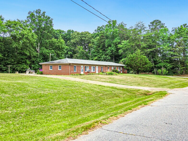More Photos Of 144 Nottingham Dr, Forest City Apartments For Sale