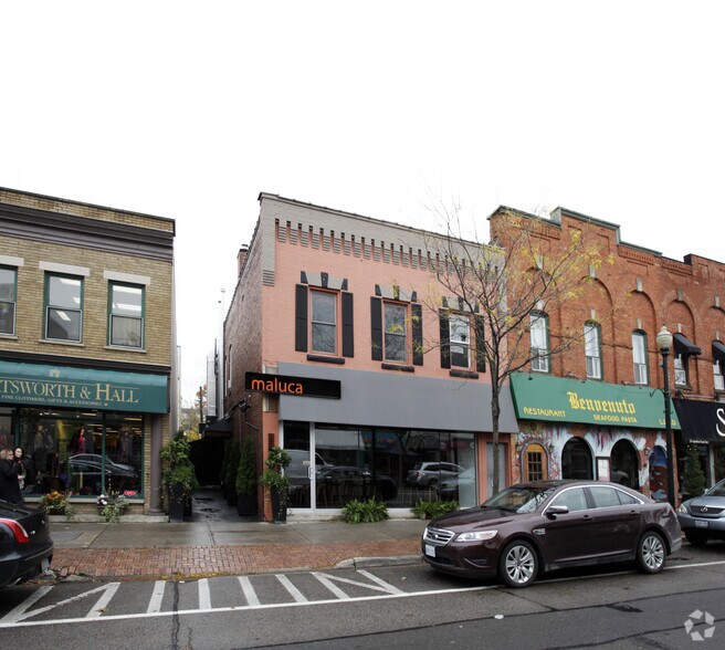 Primary Photo Of 142 Lakeshore Rd E, Oakville Storefront Retail Residential For Lease