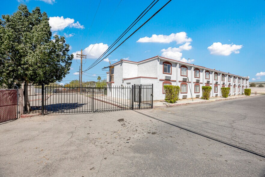 More Photos Of 1000 S Freeway, Tucson Rehabilitation Center For Lease