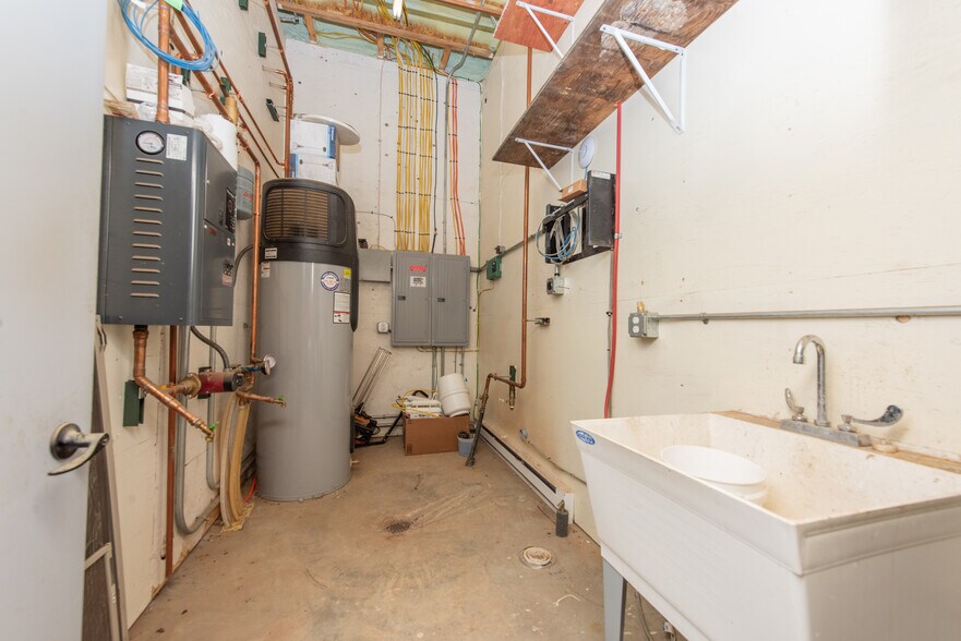 More Photos Of 13603 38th St SW, Belfield Flex For Lease