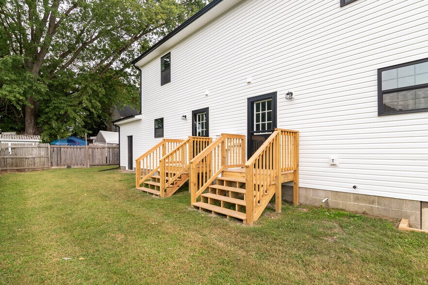 More Photos Of 105 E Adams St, Georgetown Apartments For Sale