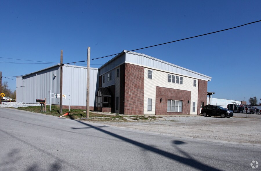 More Photos Of 211 Province St, Franklin Manufacturing For Lease