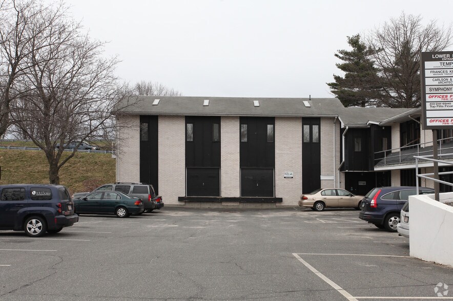 More Photos Of 584 Meadow St, Agawam Medical For Lease