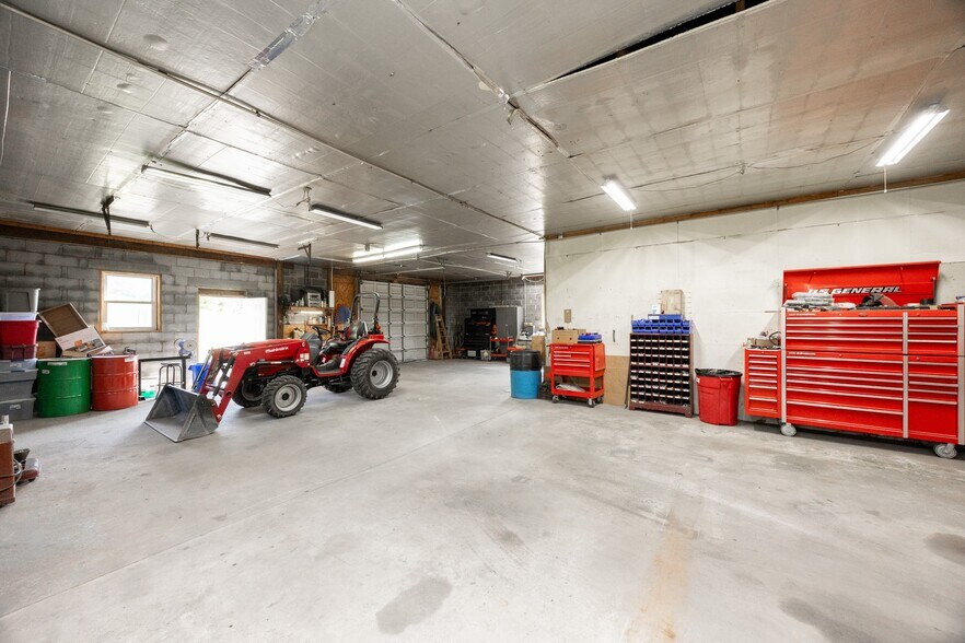 More Photos Of 131 Squirrel Hollow Rd, Douglassville Auto Repair For Sale