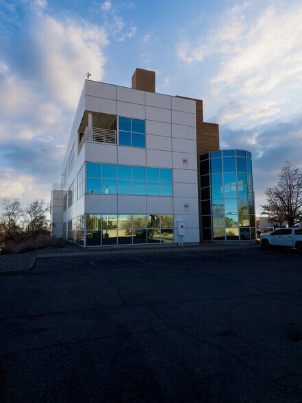More Photos Of 2600 The American Rd SE, Rio Rancho Office For Lease