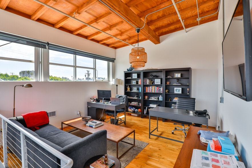 More Photos Of 2100 Abbot Kinney Blvd, Venice Office For Lease