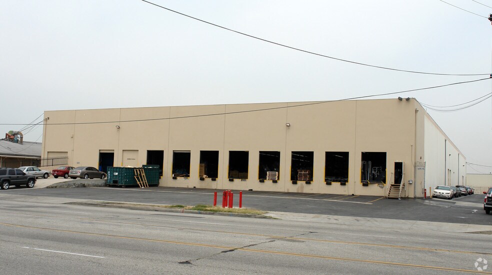 More Photos Of 15922 Main St, Gardena Distribution For Lease