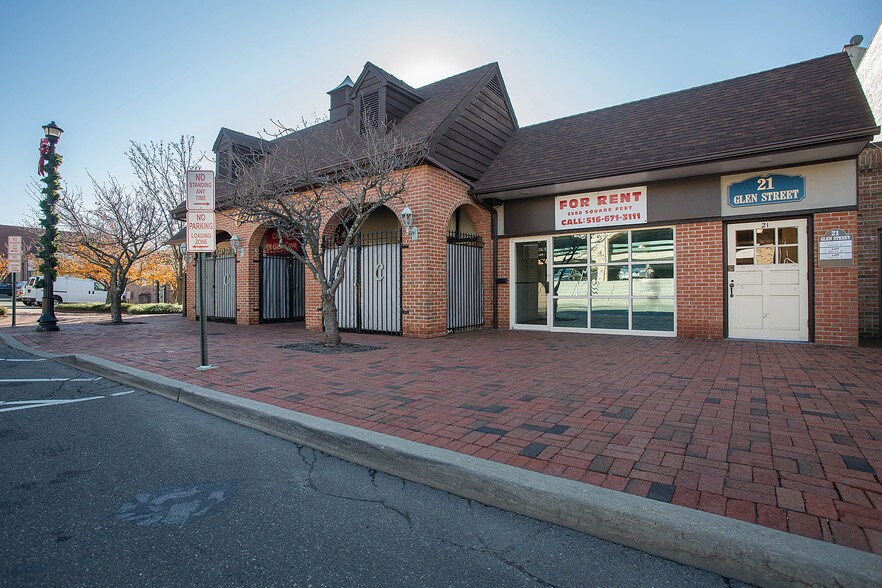 More Photos Of 17-21 Glen St, Glen Cove Storefront Retail Office For Lease