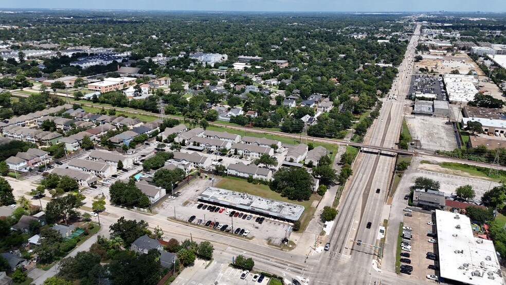 More Photos Of 3401 N Shepherd Dr, Houston Storefront For Lease