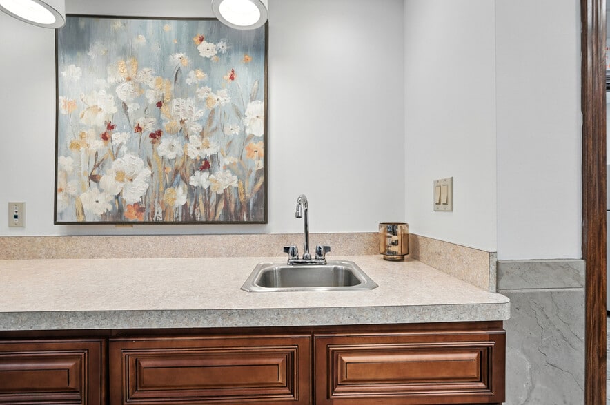 More Photos Of 5636 Bridgetown Rd, Cincinnati Medical For Sale