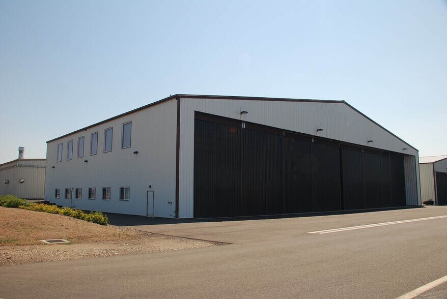 More Photos Of 609 Nebula Way, Medford Airplane Hangar For Lease