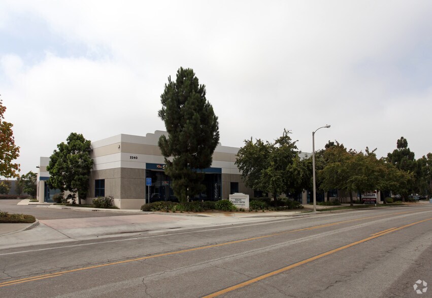 More Photos Of 2240 Celsius Ave, Oxnard Warehouse For Lease