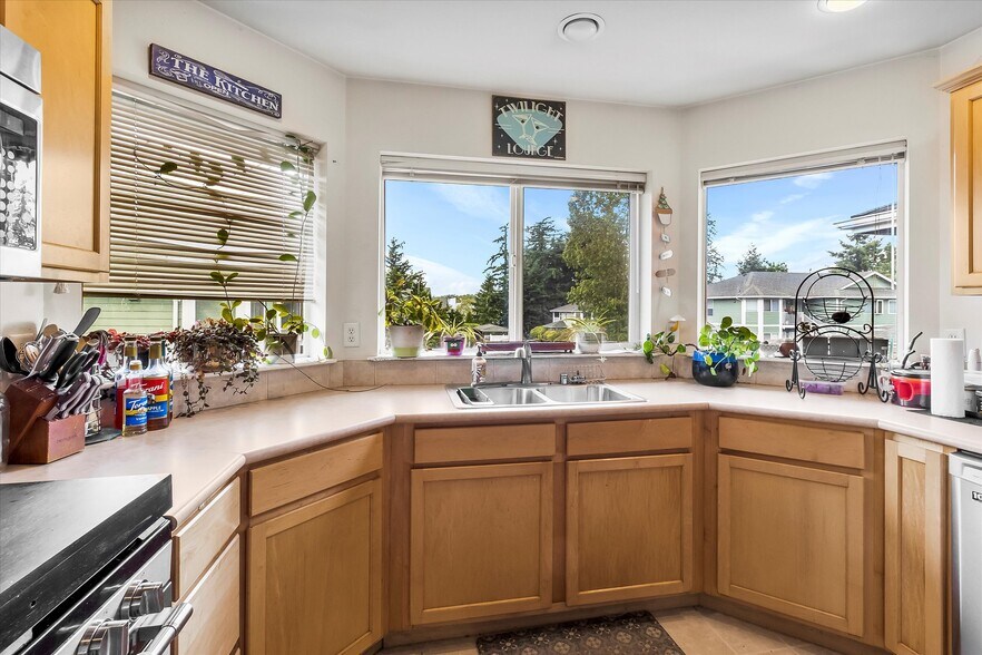 More Photos Of 344 E Bellis Fair Pky, Bellingham Apartments For Sale