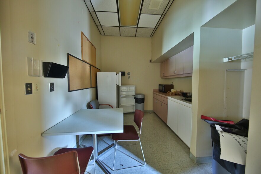 More Photos Of 3617 NE 7th St, Ocala Storefront Retail Office For Lease