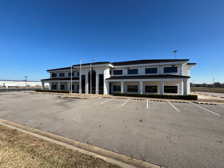 More Photos Of 7501 Jenny Lind Rd, Fort Smith Office For Sale