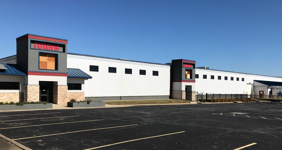 More Photos Of 4433 W 49th St, Tulsa Warehouse For Lease