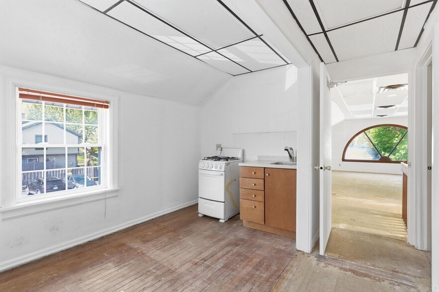 More Photos Of 25 S Main St, Pittsford Freestanding For Sale