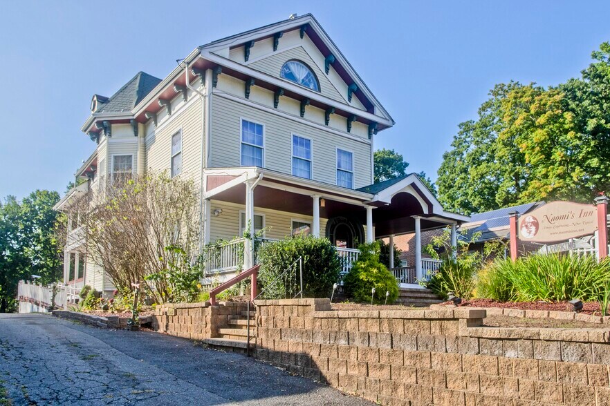 More Photos Of 18 Springfield St, Springfield Hospitality For Sale