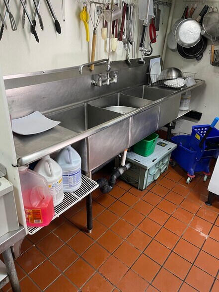 More Photos Of 962-966 S Santa Fe Ave, Vista General Retail For Lease