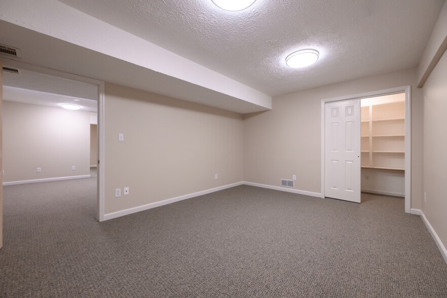 More Photos Of 216 E Reynolds Rd, Lexington Office For Lease