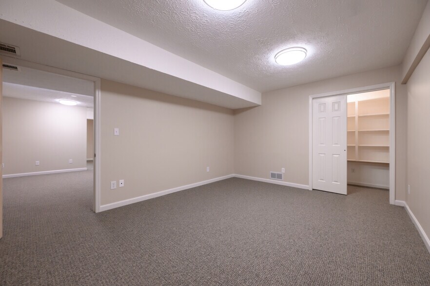 More Photos Of 216 E Reynolds Rd, Lexington Office For Lease