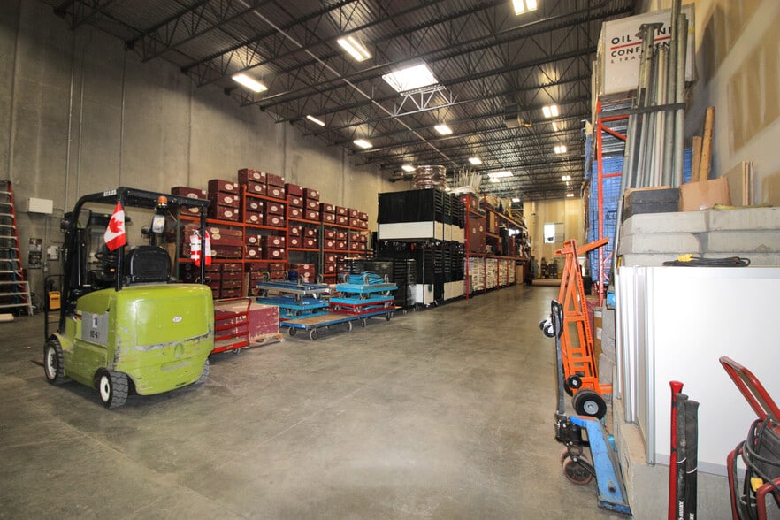 More Photos Of 18 Highland Park Way NE, Airdrie Distribution For Lease