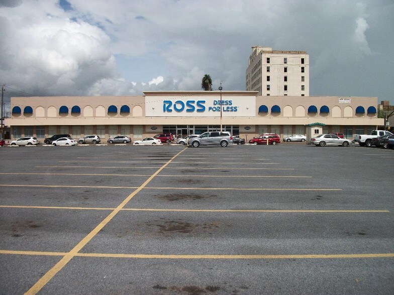 More Photos Of 315 E 12th St, Brownsville Storefront Retail Office For Lease