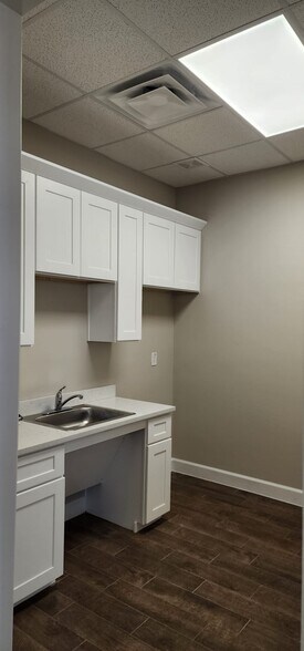 More Photos Of 11960 Broadway St, Pearland Storefront For Lease