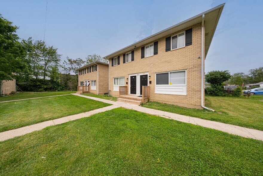 More Photos Of 1975-1982 Dunbar Dr, Columbus Apartments For Sale