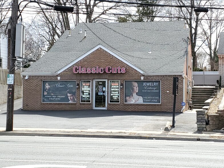 More Photos Of 122 Forest Ave, Glen Cove Freestanding For Lease