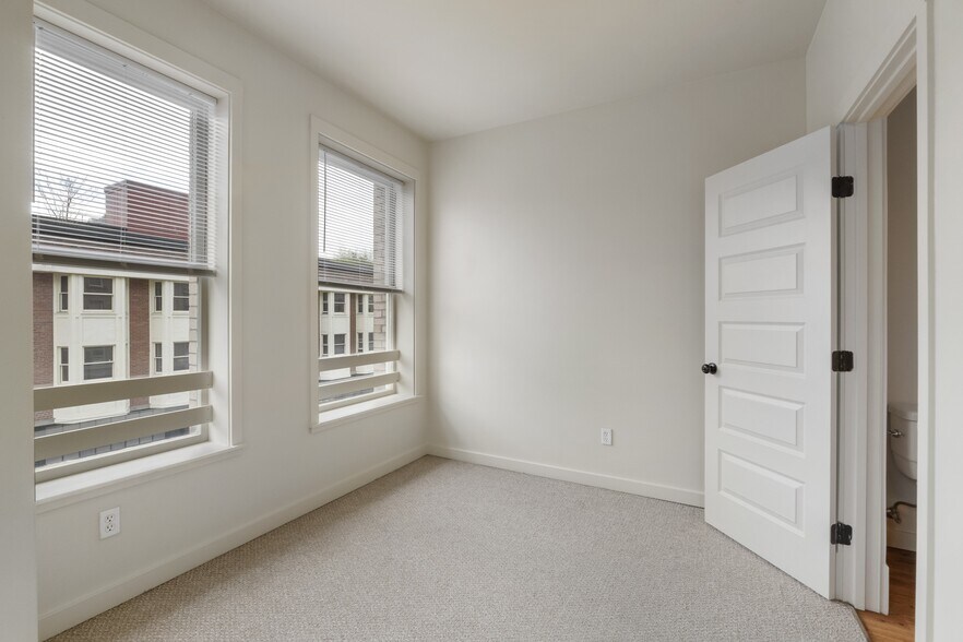 More Photos Of 668 S King St, Seattle Apartments For Lease