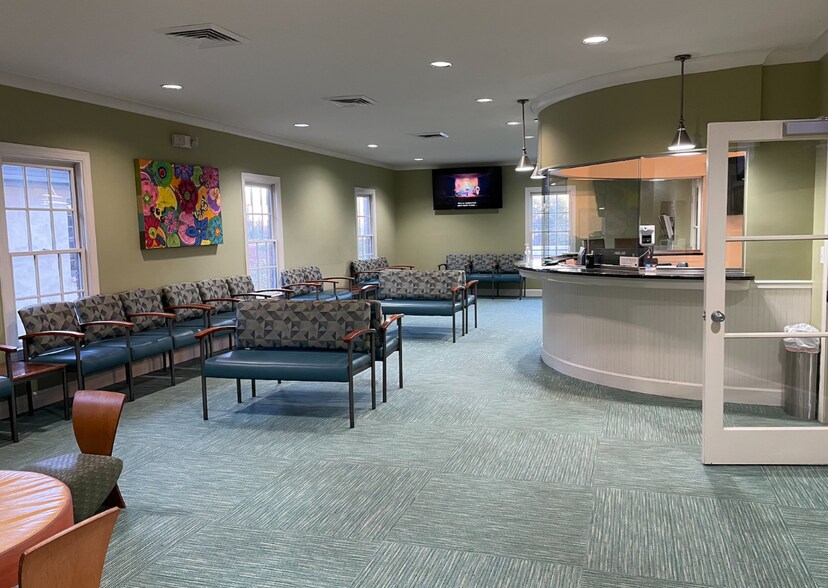 More Photos Of 3000 Southlake Park, Birmingham Office For Sale