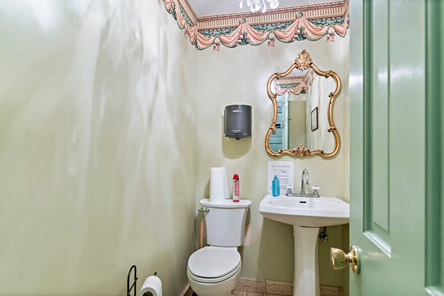 More Photos Of 426 W Church St, Swainsboro Hospitality For Sale