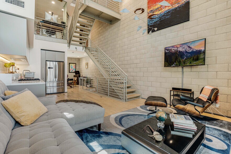 More Photos Of 3450 Cahuenga Blvd W, Los Angeles Office Residential For Lease