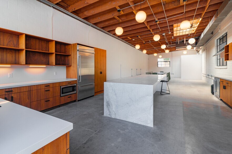 More Photos Of 5920-5924 Blackwelder St, Culver City Office For Lease
