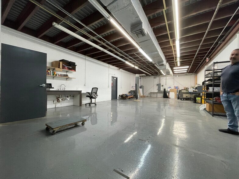 More Photos Of 3413 SW 14th St, Deerfield Beach Warehouse For Lease