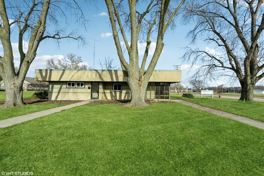 More Photos Of 711 N 1st St, Dekalb Office For Lease